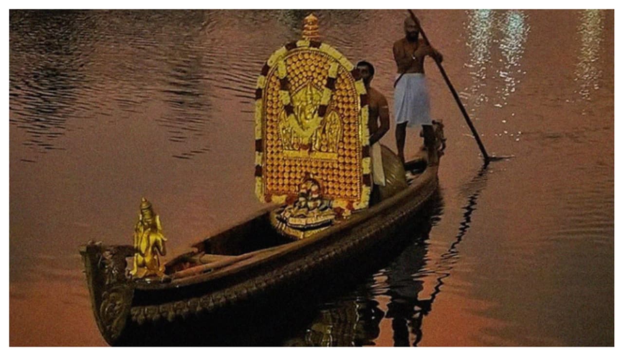 ആറാട്ടുപുഴ പൂരം: തൃപ്രയാര് തേവരുടെ മകീര്യം പുറപ്പാട് ഏപ്രില് മൂന്നിന് ആറാട്ടുപുഴ പൂരം: തൃപ്രയാര് തേവരുടെ മകീര്യം പുറപ്പാട് ഏപ്രില് മൂന്നിന്