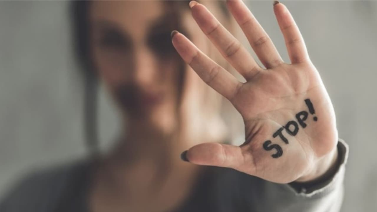 'ലിങ്ക് ചോദിക്കുന്നത് നീർത്തൂ, മനുഷ്യരാകൂ'; നഗ്ന വീഡിയോ പ്രചരിച്ചതിൽ പ്രതികരണവുമായി നടി 'ലിങ്ക് ചോദിക്കുന്നത് നീർത്തൂ, മനുഷ്യരാകൂ'; നഗ്ന വീഡിയോ പ്രചരിച്ചതിൽ പ്രതികരണവുമായി നടി