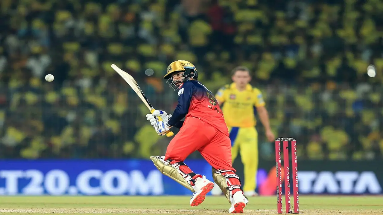 CSK vs RCB: ಟಿಮ್‌ ಡೇವಿಡ್‌ ಹ್ಯಾಟ್ರಿಕ್‌ ಸಿಕ್ಸರ್ಸ್‌ ಬಲ, ಚೆನ್ನೈಗೆ 197 ಗುರಿ ನೀಡಿದ ಆರ್‌ಸಿಬಿ!