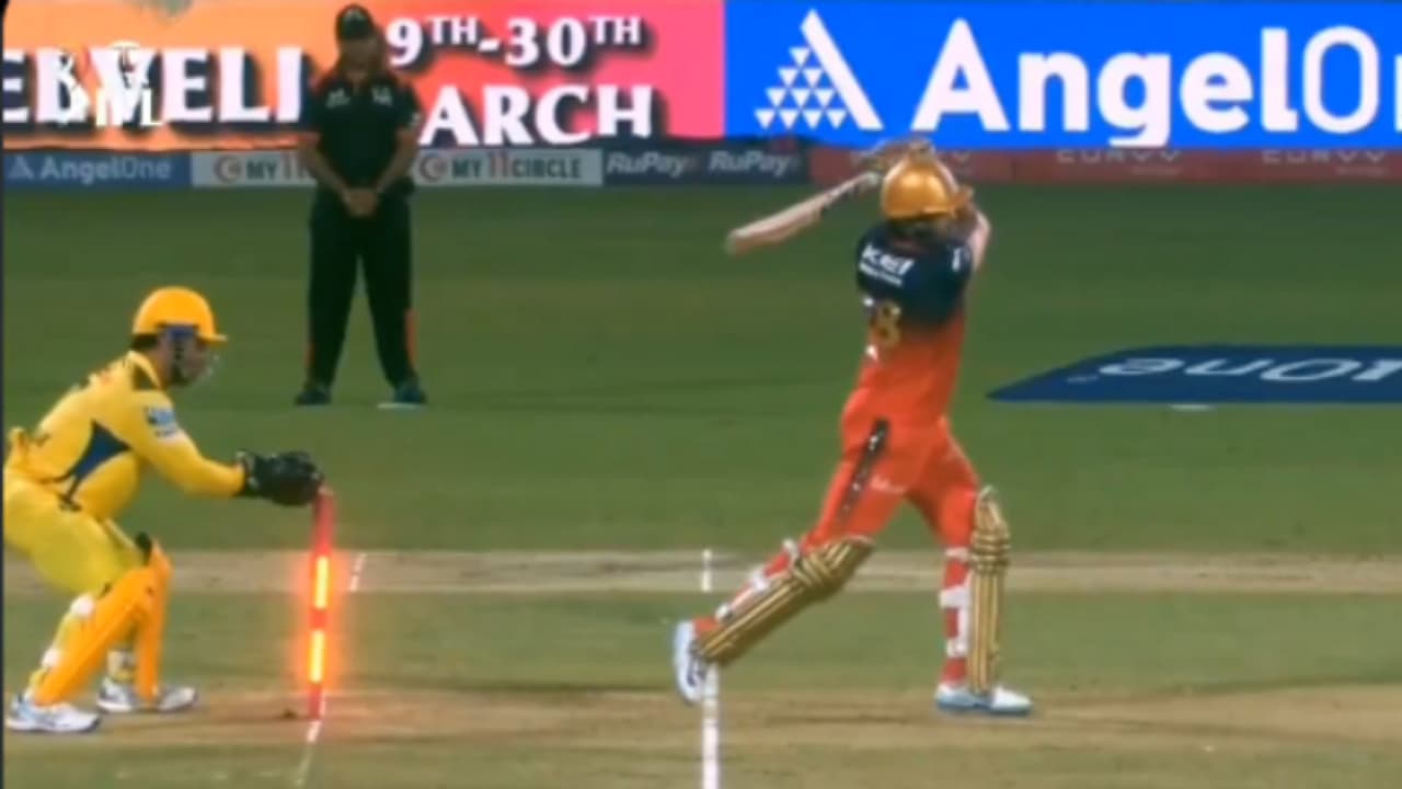 43 ാം വയസിലും അമ്പരപ്പിച്ച് ധോണിയുടെ മിന്നല് സ്റ്റംപിംഗ്, ഇത്തവണ വീണത് ഫില് സാള്ട്ട് 43 ാം വയസിലും അമ്പരപ്പിച്ച് ധോണിയുടെ മിന്നല് സ്റ്റംപിംഗ്, ഇത്തവണ വീണത് ഫില് സാള്ട്ട്