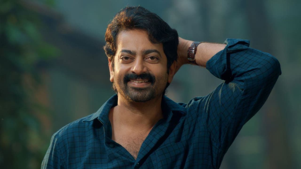 'അഭിലാഷം' നാളെ മുതല്; തിയറ്ററുകളിലേക്ക് പ്രേക്ഷകരെ ക്ഷണിച്ച് സൈജു കുറുപ്പ് 'അഭിലാഷം' നാളെ മുതല്; തിയറ്ററുകളിലേക്ക് പ്രേക്ഷകരെ ക്ഷണിച്ച് സൈജു കുറുപ്പ്