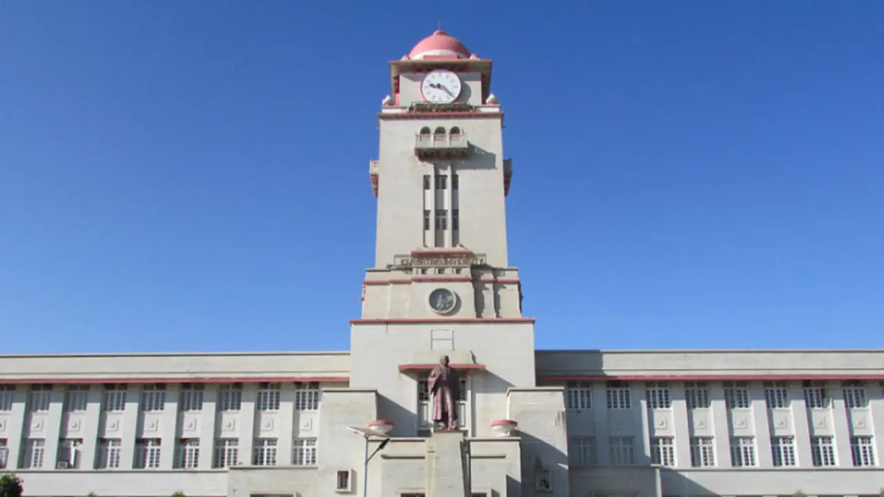 76 ವರ್ಷ ಹಳೆಯ ಕರ್ನಾಟಕ ವಿವಿಗೆ ಆರ್ಥಿಕ ಸಂಕಷ್ಟ: 416 ಬೋಧಕ, 849 ಬೋಧಕೇತರ ಹುದ್ದೆ ಖಾಲಿ 76 ವರ್ಷ ಹಳೆಯ ಕರ್ನಾಟಕ ವಿವಿಗೆ ಆರ್ಥಿಕ ಸಂಕಷ್ಟ: 416 ಬೋಧಕ, 849 ಬೋಧಕೇತರ ಹುದ್ದೆ ಖಾಲಿ