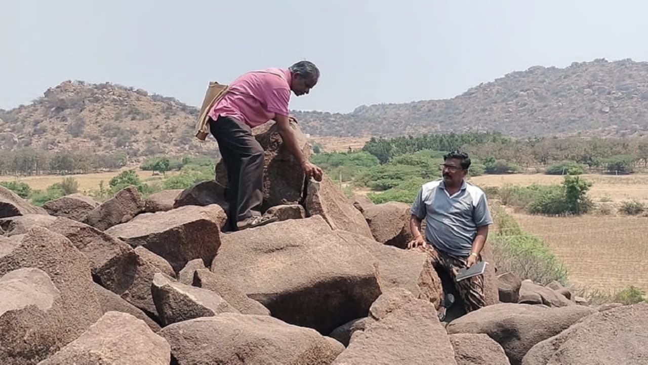 ಹಂಪಿಯ ಬಳಿ ಮತ್ತಷ್ಟು ಸಂಗೀತ ಕಲ್ಲುಗಳು ಪತ್ತೆ: ವಿಶೇಷತೆ ಏನು? ಹಂಪಿಯ ಬಳಿ ಮತ್ತಷ್ಟು ಸಂಗೀತ ಕಲ್ಲುಗಳು ಪತ್ತೆ: ವಿಶೇಷತೆ ಏನು?