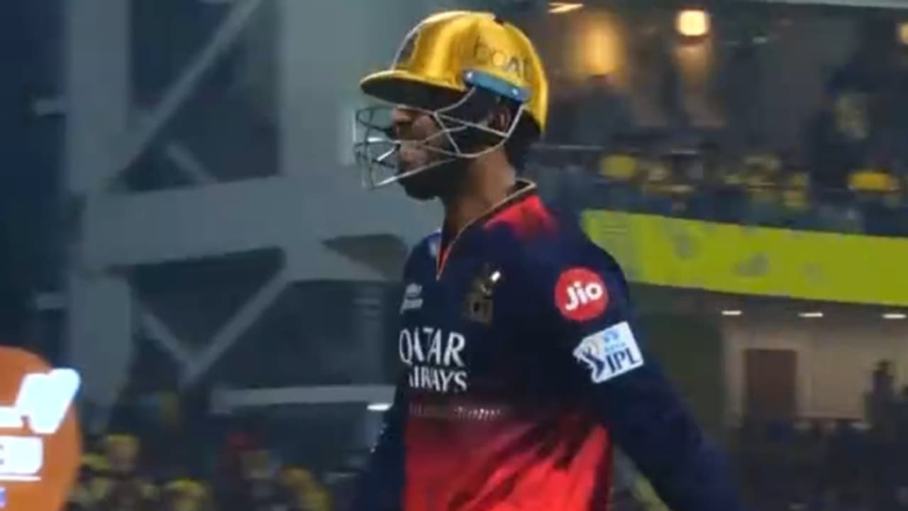 ദോശ, ഇഡ്ഡലി, സാമ്പാര്, ചട്നി.., പുറത്തായതിന് പിന്നാലെ ആര്സിബി താരത്തോട് പ്രതികാരം തീര്ത്ത് ചെന്നൈ ടീം ഡിജെ ദോശ, ഇഡ്ഡലി, സാമ്പാര്, ചട്നി.., പുറത്തായതിന് പിന്നാലെ ആര്സിബി താരത്തോട് പ്രതികാരം തീര്ത്ത് ചെന്നൈ ടീം ഡിജെ