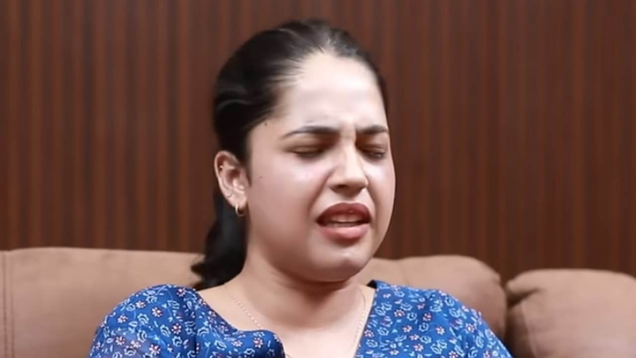 'അമ്മ ആത്മഹത്യയെക്കുറിച്ചു പോലും ചിന്തിച്ചിട്ടുണ്ട്, മരിക്കാൻ എനിക്ക് പേടിയായിരുന്നു', കണ്ണു നിറഞ്ഞ് അമൃത 