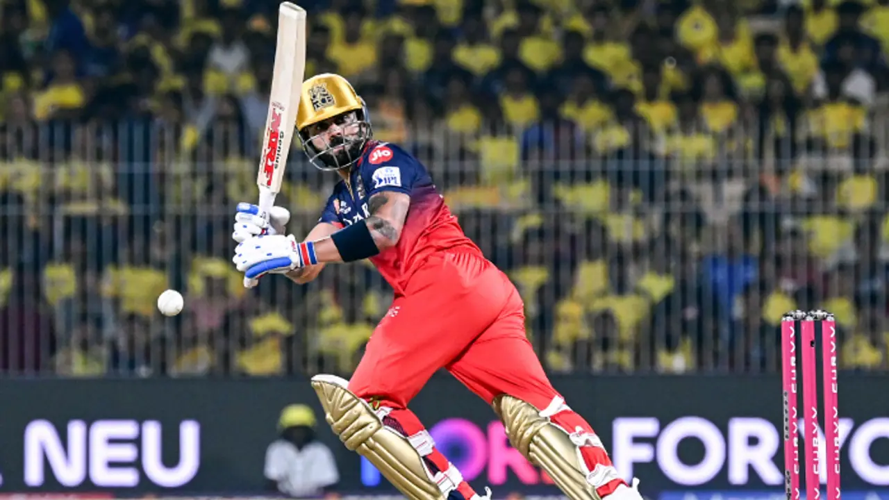 CSK ಬಗ್ಗುಬಡಿದು ಡ್ರೆಸ್ಸಿಂಗ್ ರೂಮ್‌ನಲ್ಲಿ ಭರ್ಜರಿ ಸ್ಟೆಪ್ಸ್ ಹಾಕಿದ ವಿರಾಟ್ ಕೊಹ್ಲಿ! ವಿಡಿಯೋ ವೈರಲ್