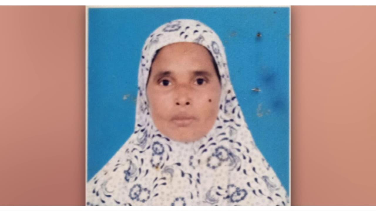 നായ ആക്രമിക്കാൻ വന്നപ്പോൾ ചെറുമകൾ കുളത്തിൽ വീണു, രക്ഷിക്കാനിറങ്ങിയ മുത്തശ്ശി മുങ്ങിമരിച്ചു; സംഭവം പാലക്കാട് 