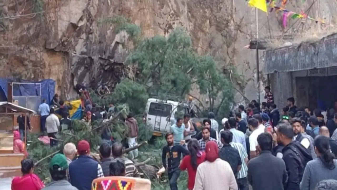 6 killed, 5 injured after strong winds uproot trees near Manikaran Gurudwara in Kullu