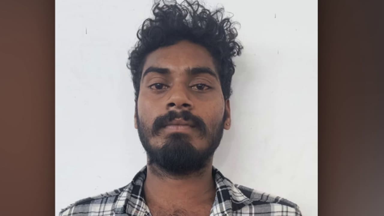 റോഡരികിൽ ബൈക്ക് നിർത്തിയതിനെ ചൊല്ലി തർക്കം; പാലക്കാട് കുത്തേറ്റ യുവാവ് അത്യാസന്ന നിലയിൽ റോഡരികിൽ ബൈക്ക് നിർത്തിയതിനെ ചൊല്ലി തർക്കം; പാലക്കാട് കുത്തേറ്റ യുവാവ് അത്യാസന്ന നിലയിൽ