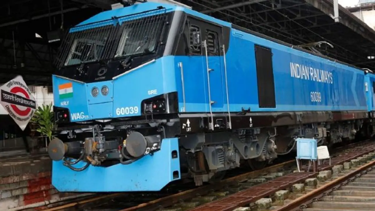 ಭಾರತದ ಮೊದಲ ಹೈಡ್ರೋಜನ್ ರೈಲು ಇಂದಿನಿಂದ ಸಂಚಾರ ಆರಂಭ! ಇದರ ವಿಶೇಷತೆಗಳೇನು? ಭಾರತದ ಮೊದಲ ಹೈಡ್ರೋಜನ್ ರೈಲು ಇಂದಿನಿಂದ ಸಂಚಾರ ಆರಂಭ! ಇದರ ವಿಶೇಷತೆಗಳೇನು?