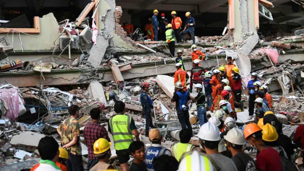 താത്കാലിക ആശുപത്രി ഉടൻ പ്രവർത്തന സജ്ജമാകും, അവശ്യ സാധനങ്ങളുമായി 4 കപ്പലുകളെത്തി; സഹായ ഹസ്തവുമായി ഇന്ത്യ