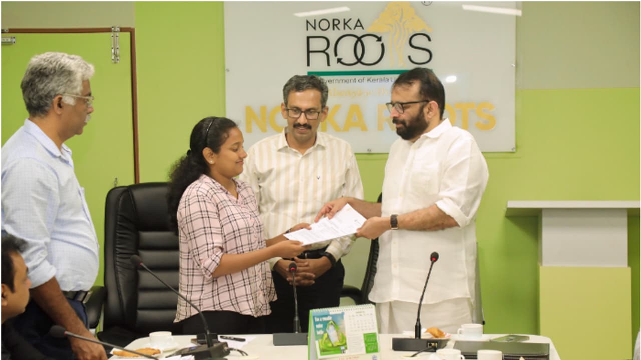 നോര്‍ക്ക ട്രിപ്പിൾ വിന്‍ പദ്ധതി; 18 നഴ്‌സുമാര്‍ക്ക് കൂടി ജര്‍മ്മന്‍ വര്‍ക്ക് പെര്‍മിറ്റ് കൈമാറി