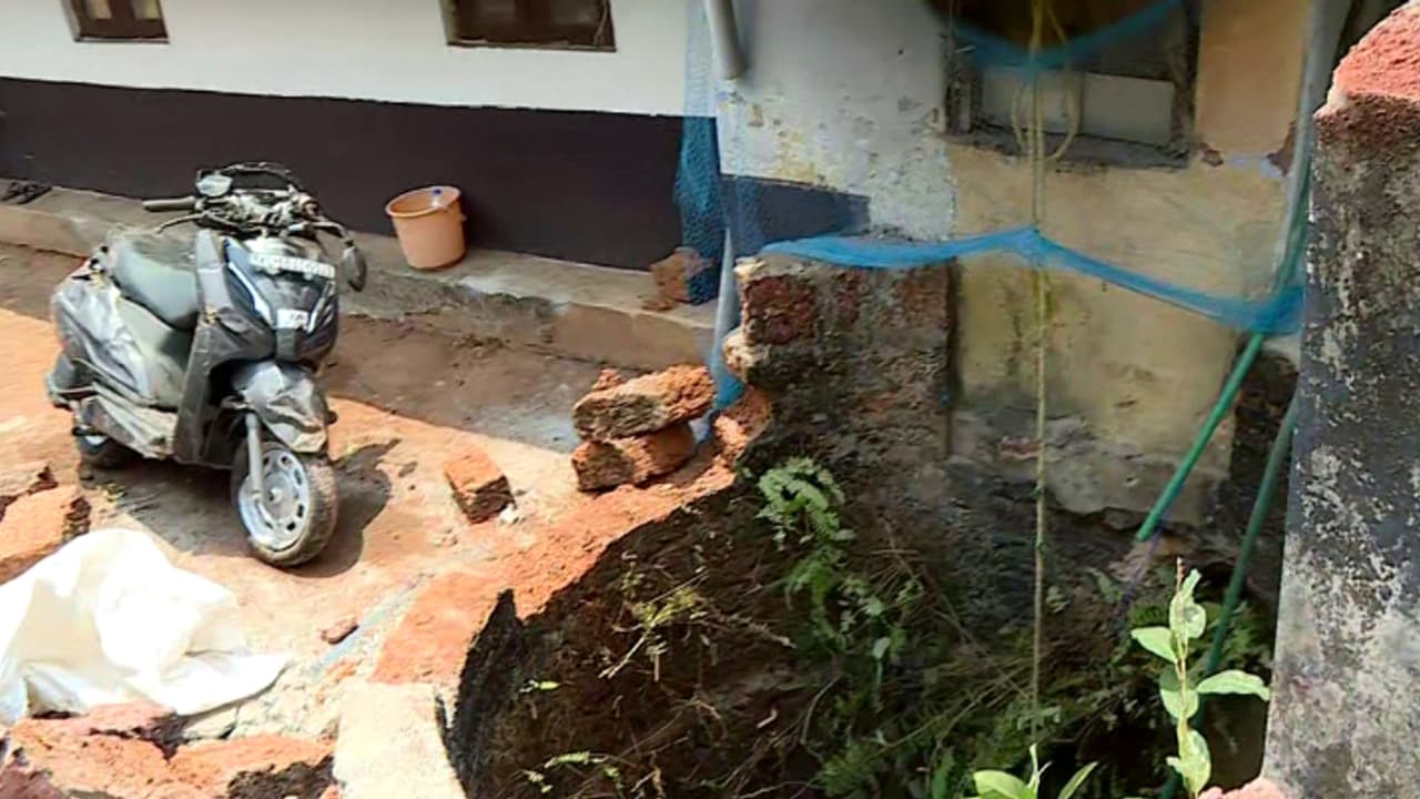 മലപ്പുറത്ത് സ്കൂട്ടര്‍ നിയന്ത്രണം വിട്ട് കിണറ്റിൽ വീണ് അച്ഛനും മകനും ദാരുണാന്ത്യം