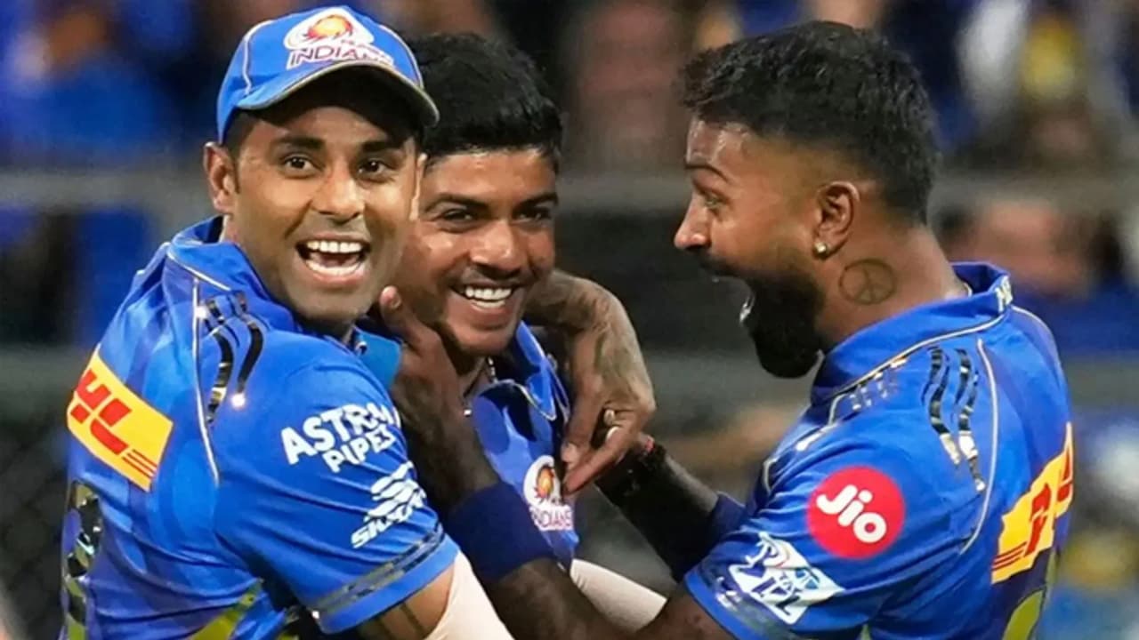 MI vs KKR: అరంగేట్రంలోనే అద్భుతం, IPL చరిత్రలో అరుదైన రికార్డ్.. ఎవరీ అశ్వని కుమార్? MI vs KKR: అరంగేట్రంలోనే అద్భుతం, IPL చరిత్రలో అరుదైన రికార్డ్.. ఎవరీ అశ్వని కుమార్?