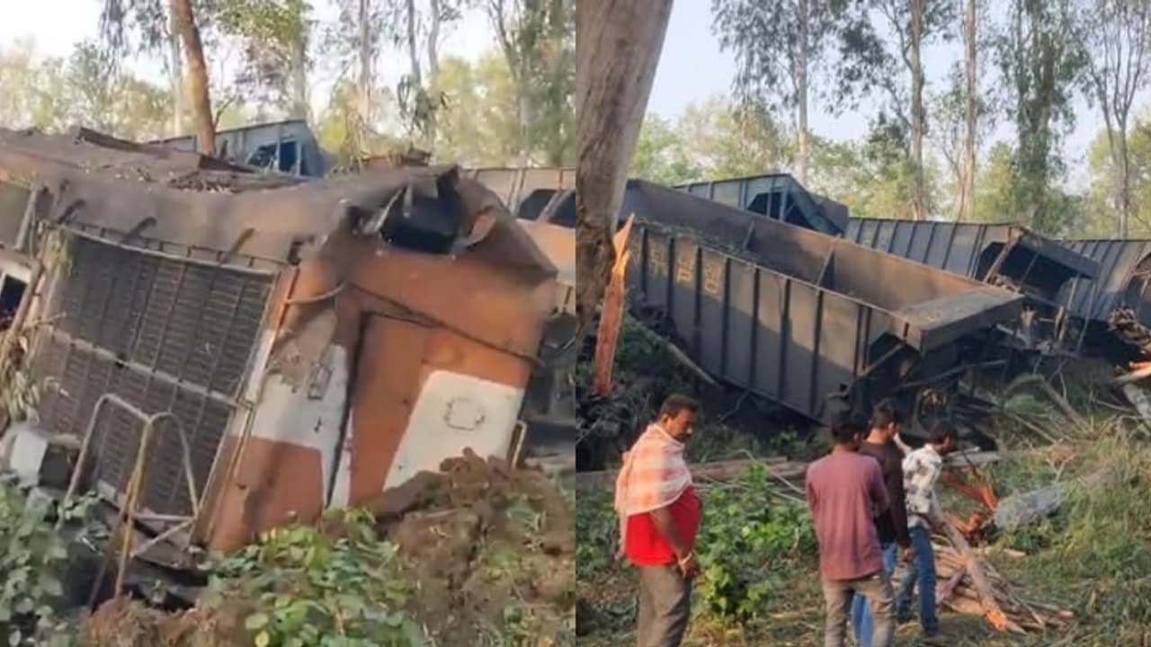 ജാർഖണ്ഡിൽ മുഖാമുഖം കൂട്ടിയിടിച്ച് ഗുഡ്സ് ട്രെയിനുകൾ, ലോക്കോ പൈലറ്റുമാർക്ക് ദാരുണാന്ത്യം ജാർഖണ്ഡിൽ മുഖാമുഖം കൂട്ടിയിടിച്ച് ഗുഡ്സ് ട്രെയിനുകൾ, ലോക്കോ പൈലറ്റുമാർക്ക് ദാരുണാന്ത്യം