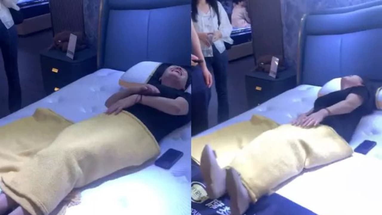 ದಂಪತಿಗಳು ಮಲಗಿದ್ರೆ ಸಾಕು ತನ್ನಿಂದ ತಾನೇ ಬೌನ್ಸ್‌ ಆಗಲಿದೆ ಬೆಡ್‌, 'ಇಷ್ಟೆಲ್ಲಾ ಸೋಂಬೇರಿ ಇರಬಾರದು' ಎಂದ ನೆಟ್ಟಿಗರು!