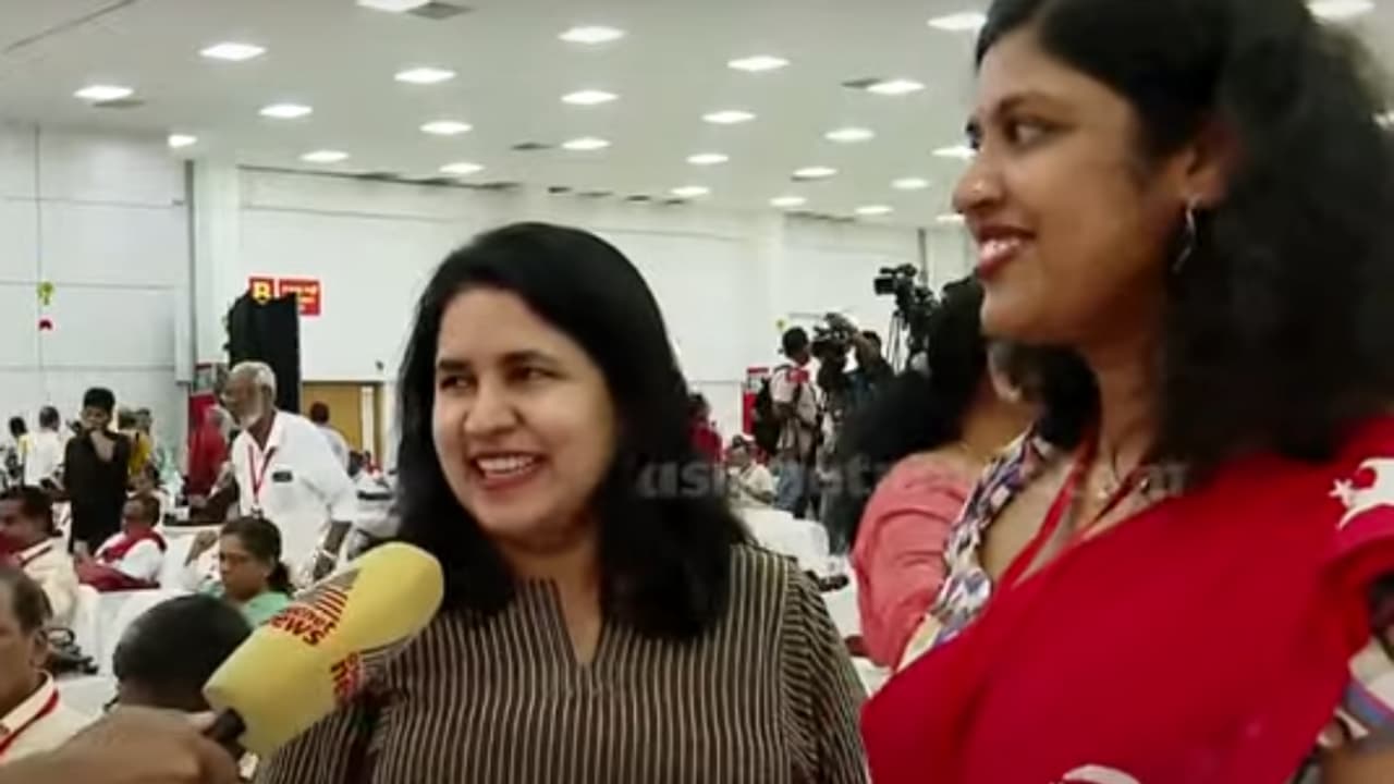 'ആദ്യമായിട്ടല്ല സമ്മേളനത്തിൽ പങ്കെടുക്കുന്നത്, സമ്മേളനം തീരും വരെ ഉണ്ടാകും'; പാർട്ടി കോൺഗ്രസിനെത്തി വീണ വിജയൻ 'ആദ്യമായിട്ടല്ല സമ്മേളനത്തിൽ പങ്കെടുക്കുന്നത്, സമ്മേളനം തീരും വരെ ഉണ്ടാകും'; പാർട്ടി കോൺഗ്രസിനെത്തി വീണ വിജയൻ