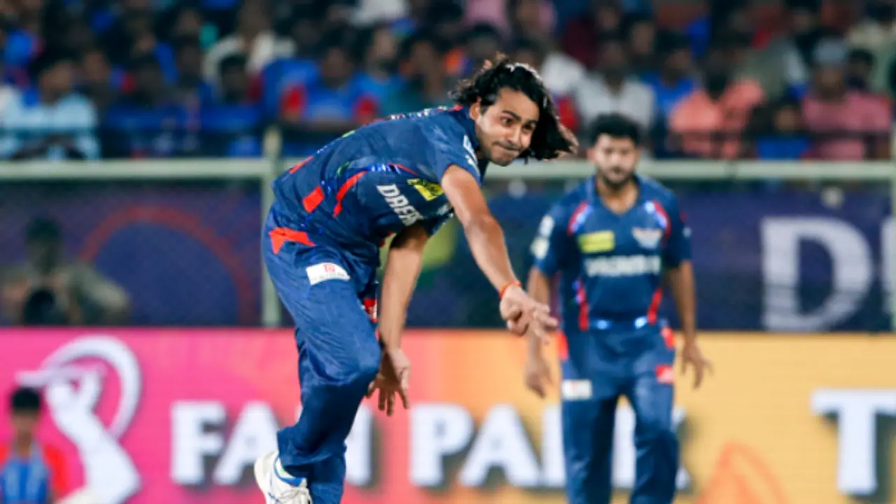 ഒന്ന് എഴുതാൻ പഠിപ്പിച്ചതാ, ഫൈൻ എഴുതി നൽകി ബിസിസിഐ; നോട്ട്ബുക്ക് സെലിബ്രേഷനില്‍ ദിഗ്‌വേഷ് രാത്തിക്ക് ശിക്ഷ