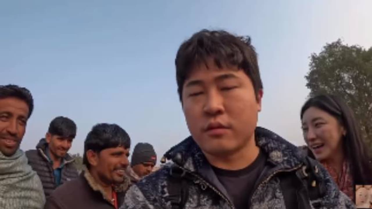 ബസിൽ നിന്നും ഇറങ്ങിയതേ ഉള്ളൂ, കൊറിയൻ ദമ്പതികളെ ഞെട്ടിച്ച് ഇന്ത്യയിലെ ഓട്ടോ ഡ്രൈവർ, സംഭവം ഇങ്ങനെ