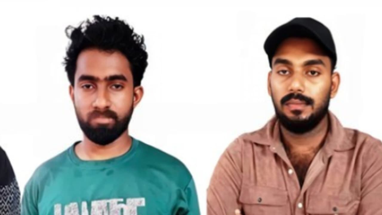 ആവേശം അൽപം കൂടി, കല്ലാച്ചിയിൽ പെരുന്നാൾ തലേന്ന് റോഡ് തടഞ്ഞ് പടക്കം പൊട്ടിച്ചവരിൽ മൂന്ന് പേര്‍ അറസ്റ്റിൽ