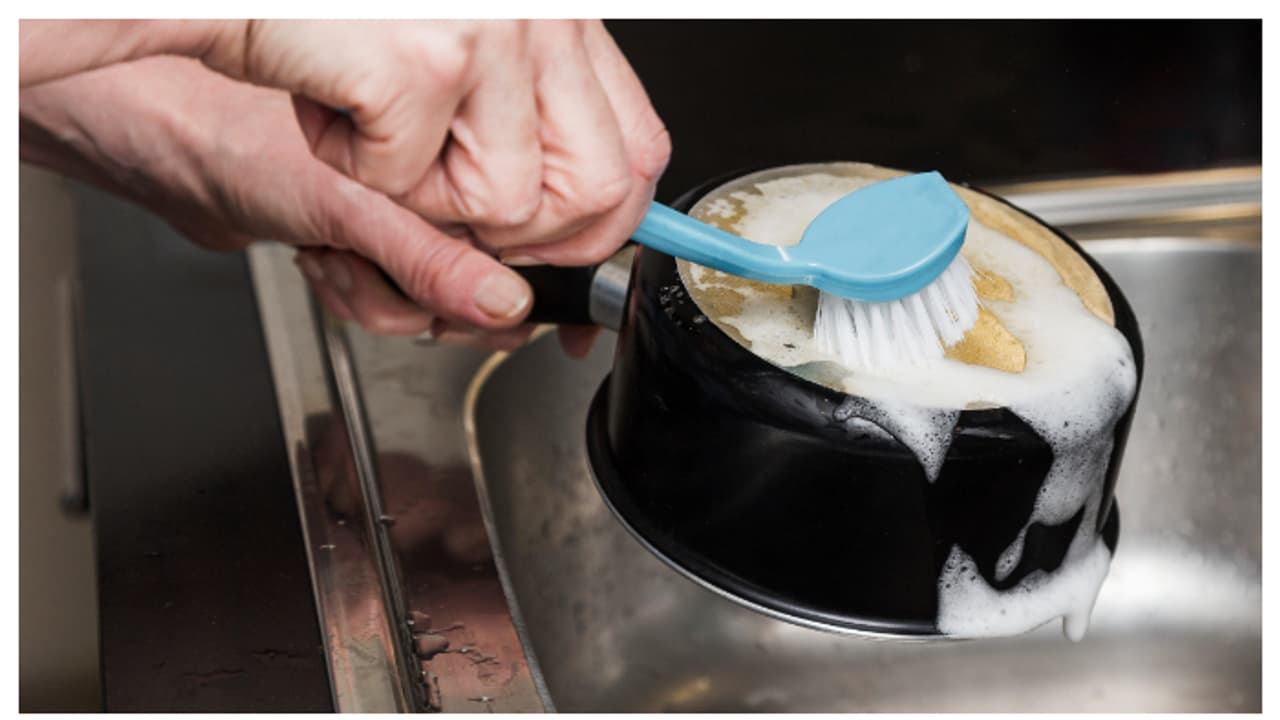 മിക്സി എത്ര കഴുകിയിട്ടും വൃത്തിയായില്ലേ? എന്നാൽ ഇങ്ങനെ ചെയ്തോളു 