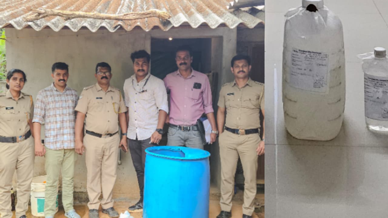 എക്സൈസിനെ കണ്ടതും 44 കാരൻ ഓടടാ ഓട്ടം, കെട്ടിടത്തിൽ പരിശോധിച്ചതിന് പിന്നാലെ കേസെടുത്തു, പിടിച്ചെടുത്തത് ചാരായം എക്സൈസിനെ കണ്ടതും 44 കാരൻ ഓടടാ ഓട്ടം, കെട്ടിടത്തിൽ പരിശോധിച്ചതിന് പിന്നാലെ കേസെടുത്തു, പിടിച്ചെടുത്തത് ചാരായം