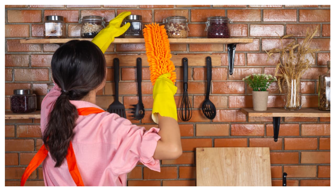 അടുക്കള ഇങ്ങനെ വൃത്തിയാക്കരുത്; ഇത് ഗുണത്തേക്കാൾ ദോഷം ചെയ്യും