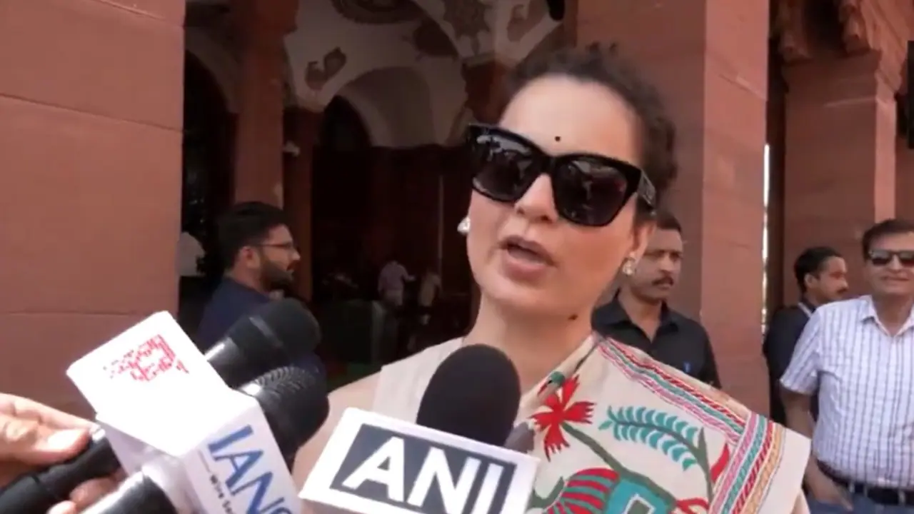 ബോളിവുഡില്‍ എട്ടു നിലയില്‍ പൊട്ടുന്ന പടങ്ങള്‍, പരാജയ ഭാരം ഇറക്കിവയ്ക്കാന്‍ കങ്കണ, പുതിയ തുടക്കത്തിന് !