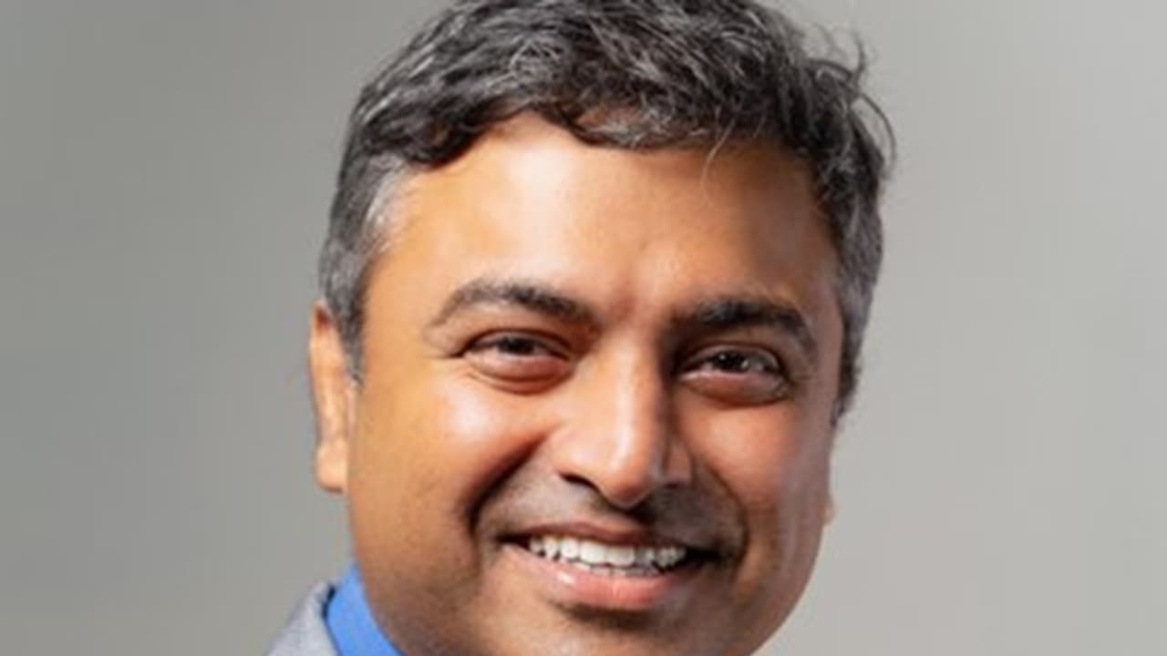 ಮೊದಲ ಬಾರಿಗೆ ಬಸ್ನಲ್ಲಿ ಕಚೇರಿಗೆ ತೆರಳಿದ ಬೆಂಗಳೂರು ಕಂಪನಿ ಸಿಇಒಗೆ ಅಚ್ಚರಿ ಮೇಲೆ ಅಚ್ಚರಿ ಮೊದಲ ಬಾರಿಗೆ ಬಸ್ನಲ್ಲಿ ಕಚೇರಿಗೆ ತೆರಳಿದ ಬೆಂಗಳೂರು ಕಂಪನಿ ಸಿಇಒಗೆ ಅಚ್ಚರಿ ಮೇಲೆ ಅಚ್ಚರಿ