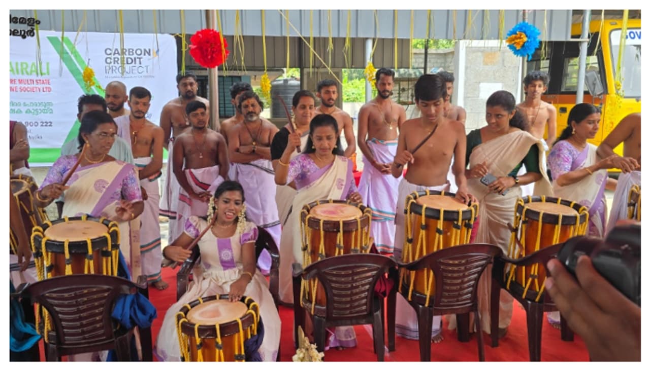 ഓട്ടിസം പാര്‍ക്കില്‍ ഹൃദയതാളം; കുട്ടികളും അമ്മമാരും ചേര്‍ന്നൊരിക്കിയത് വാദ്യ വിരുന്ന്