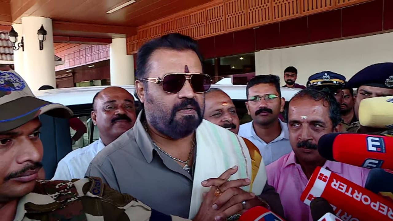 തൃശൂർ പൂരം വെടിക്കെട്ട് പ്രതിസന്ധി; ദേവസ്വം ഭാരവാഹികളുമായി സുരേഷ് ഗോപി ദില്ലിക്ക്, കേന്ദ്രമന്ത്രിയുമായി ചർച്ച