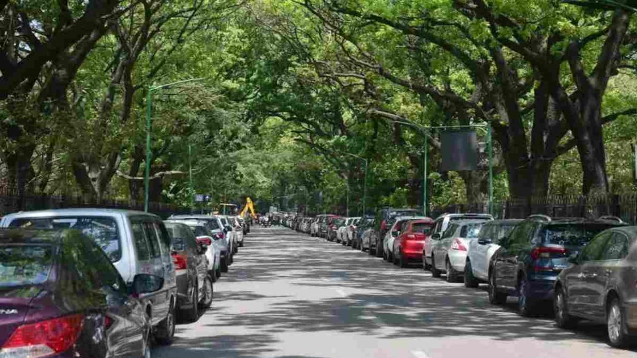 பெங்களூரு பார்க்கிங் வரியில் பெரும் மாற்றம்! அடேங்கப்பா! ஓராண்டுக்கு இவ்வளவு செலுத்தனுமா?