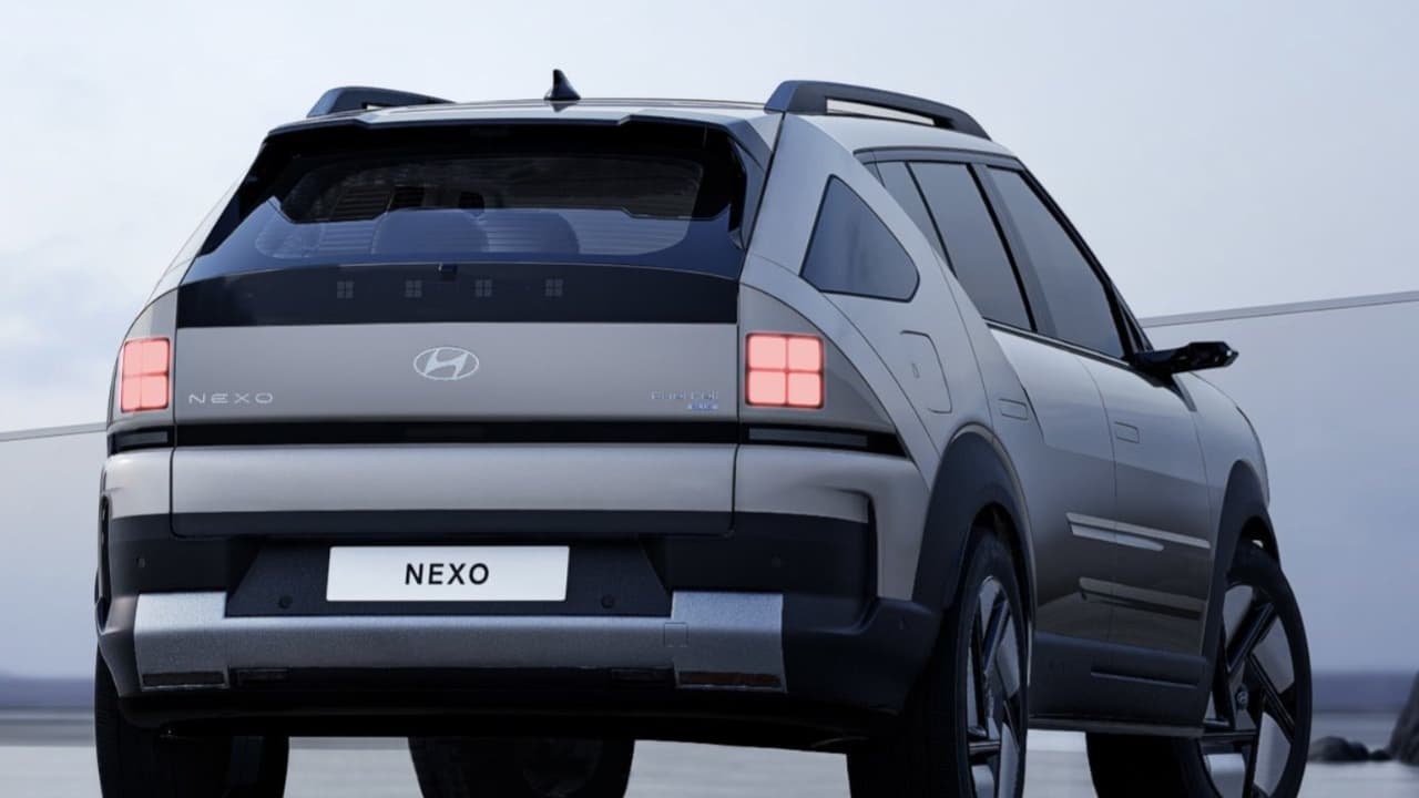 ഹ്യുണ്ടായിയുടെ ആദ്യ ഹൈഡ്രജൻ കാറായ നെക്സോ പരീക്ഷണം, ഇന്ത്യൻ ഓയിലിന് കൈമാറി ഹ്യുണ്ടായിയുടെ ആദ്യ ഹൈഡ്രജൻ കാറായ നെക്സോ പരീക്ഷണം, ഇന്ത്യൻ ഓയിലിന് കൈമാറി