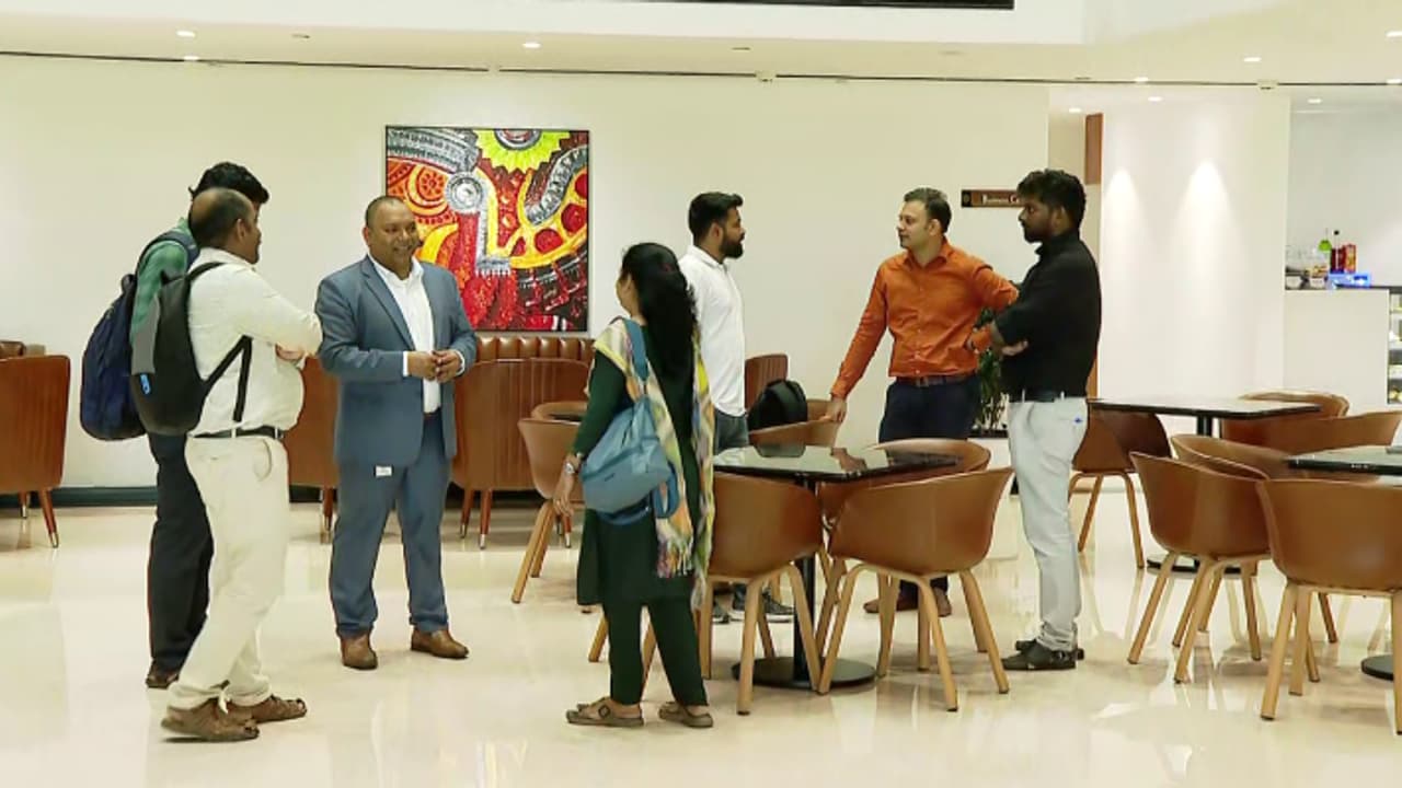 ഗോകുലം ഗ്രൂപ്പ് ഇഡി റെയ്ഡ്: കോഴിക്കോട്ടെ കോർപറേറ്റ് ഓഫീസിലെ പരിശോധന പൂർത്തിയായി, ഉദ്യോഗസ്ഥർ മടങ്ങി ഗോകുലം ഗ്രൂപ്പ് ഇഡി റെയ്ഡ്: കോഴിക്കോട്ടെ കോർപറേറ്റ് ഓഫീസിലെ പരിശോധന പൂർത്തിയായി, ഉദ്യോഗസ്ഥർ മടങ്ങി