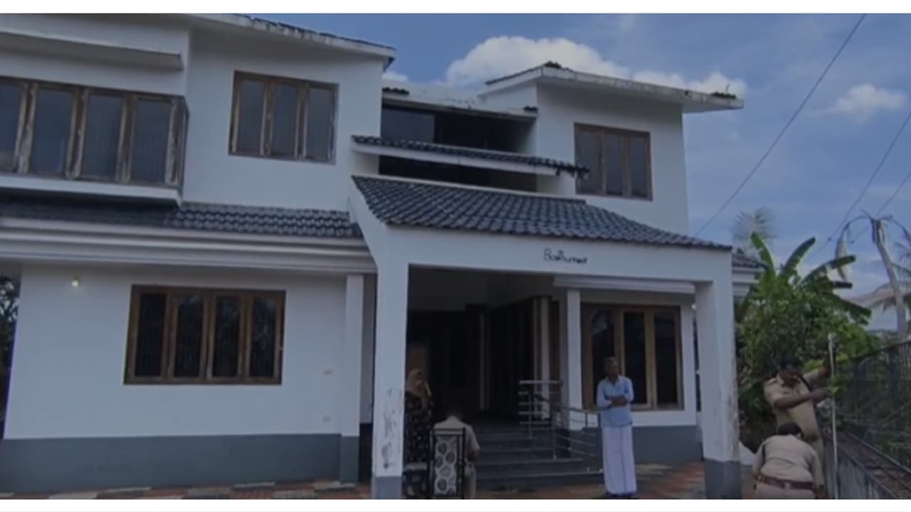 വീട്ടുകാർ കുടുംബസമേതം ബന്ധുവീട്ടിൽ പോയി, തിരികെ വന്നപ്പോൾ പിൻവാതിൽ തുറന്നുകിടക്കുന്നു; കണ്ണൂരില് വൻ കവർച്ച വീട്ടുകാർ കുടുംബസമേതം ബന്ധുവീട്ടിൽ പോയി, തിരികെ വന്നപ്പോൾ പിൻവാതിൽ തുറന്നുകിടക്കുന്നു; കണ്ണൂരില് വൻ കവർച്ച