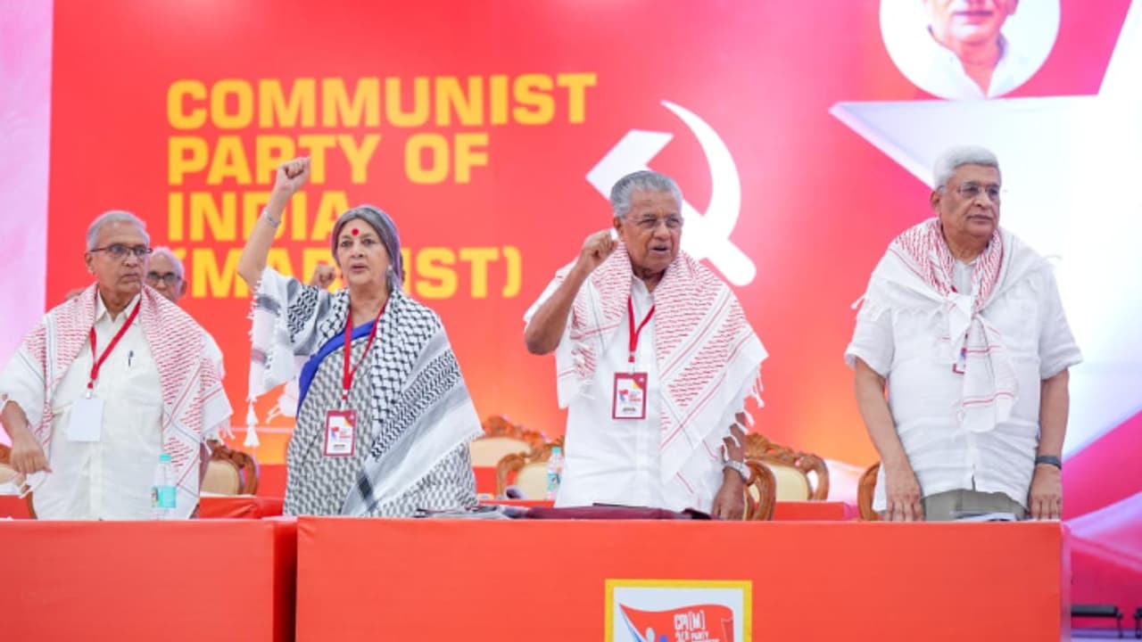 പാർട്ടി കോൺഗ്രസിൽ പലസ്തീൻ ജനതക്ക് ഐക്യദാർഡ്യം; കഫിയയണിഞ്ഞ് മുദ്രാവാക്യം വിളിച്ച് നേതാക്കൾ പാർട്ടി കോൺഗ്രസിൽ പലസ്തീൻ ജനതക്ക് ഐക്യദാർഡ്യം; കഫിയയണിഞ്ഞ് മുദ്രാവാക്യം വിളിച്ച് നേതാക്കൾ