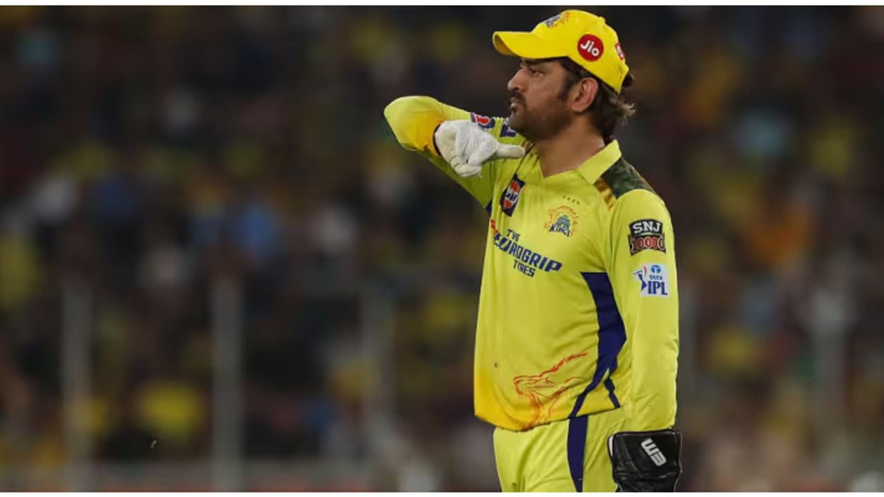 ചെന്നൈയെ ഇനി ധോണി നയിക്കും; വീണ്ടും നായകനായി 'തല'; ഗെയ്ക്വാദിന് സീസൺ നഷ്ടമാകും