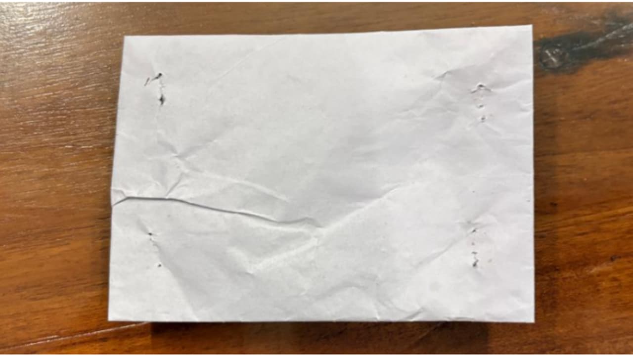 കോഴിക്കോട് സ്വദേശി ശ്രീലാലിൽ നിന്ന് കാര്യവട്ടം ക്യാമ്പസിലെ വിദ്യാർത്ഥിക്ക് പാഴ്സൽ; തുറന്നപ്പോൾ കണ്ടത് കഞ്ചാവ് കോഴിക്കോട് സ്വദേശി ശ്രീലാലിൽ നിന്ന് കാര്യവട്ടം ക്യാമ്പസിലെ വിദ്യാർത്ഥിക്ക് പാഴ്സൽ; തുറന്നപ്പോൾ കണ്ടത് കഞ്ചാവ്