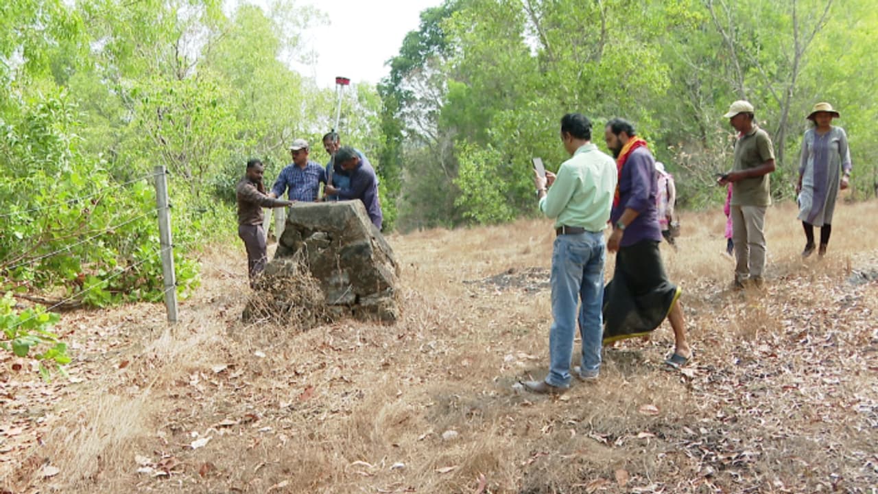 കേരളത്തിൻ്റെ കുതിപ്പിന് വേഗമേകാൻ കാസർകോട്, സർവേ നടപടികൾ തുടങ്ങി; 150 ഹെക്ടറിൽ ബോക്സൈറ്റ് നിക്ഷേപം? കേരളത്തിൻ്റെ കുതിപ്പിന് വേഗമേകാൻ കാസർകോട്, സർവേ നടപടികൾ തുടങ്ങി; 150 ഹെക്ടറിൽ ബോക്സൈറ്റ് നിക്ഷേപം?