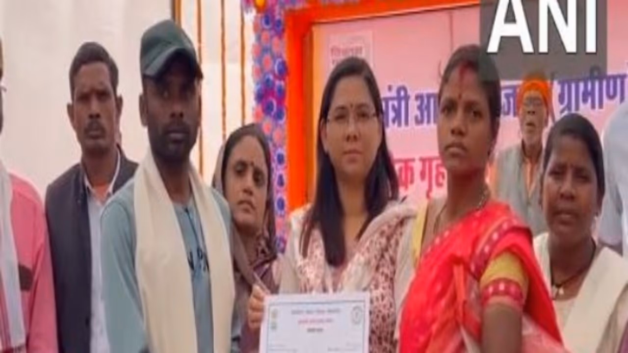 Chhattisgarh: Surrendered Naxalites, people affected in Balrampur get PMAY Housing aid for first time Chhattisgarh: Surrendered Naxalites, people affected in Balrampur get PMAY Housing aid for first time