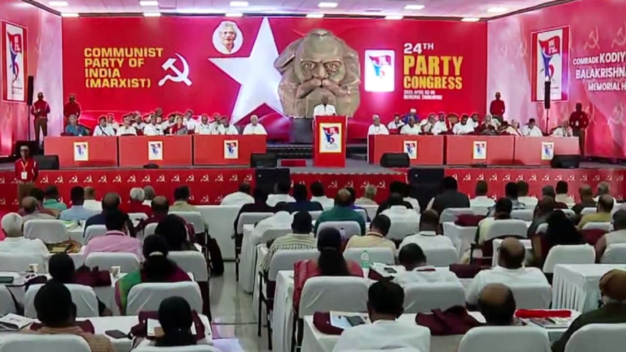 ആരാകും ജനറൽ സെക്രട്ടറി? ബേബിക്കൊപ്പം കേരളം, അശോക് ധാവ്ലക്ക് ബംഗാളിൻ്റെ പിന്തുണ; പിണറായിയുടെ നിലപാട് നിർണായകം ആരാകും ജനറൽ സെക്രട്ടറി? ബേബിക്കൊപ്പം കേരളം, അശോക് ധാവ്ലക്ക് ബംഗാളിൻ്റെ പിന്തുണ; പിണറായിയുടെ നിലപാട് നിർണായകം