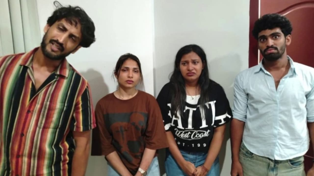 'റഫീനയും ജസീനയും യുവാക്കളെ പരിചയപ്പെട്ടത് ഇൻസ്റ്റഗ്രാമിൽ, വീട്ടുകാരെ പറ്റിച്ചത് പരസ്പരം ഫോൺ കൈമാറി'; അന്വേഷണം 'റഫീനയും ജസീനയും യുവാക്കളെ പരിചയപ്പെട്ടത് ഇൻസ്റ്റഗ്രാമിൽ, വീട്ടുകാരെ പറ്റിച്ചത് പരസ്പരം ഫോൺ കൈമാറി'; അന്വേഷണം