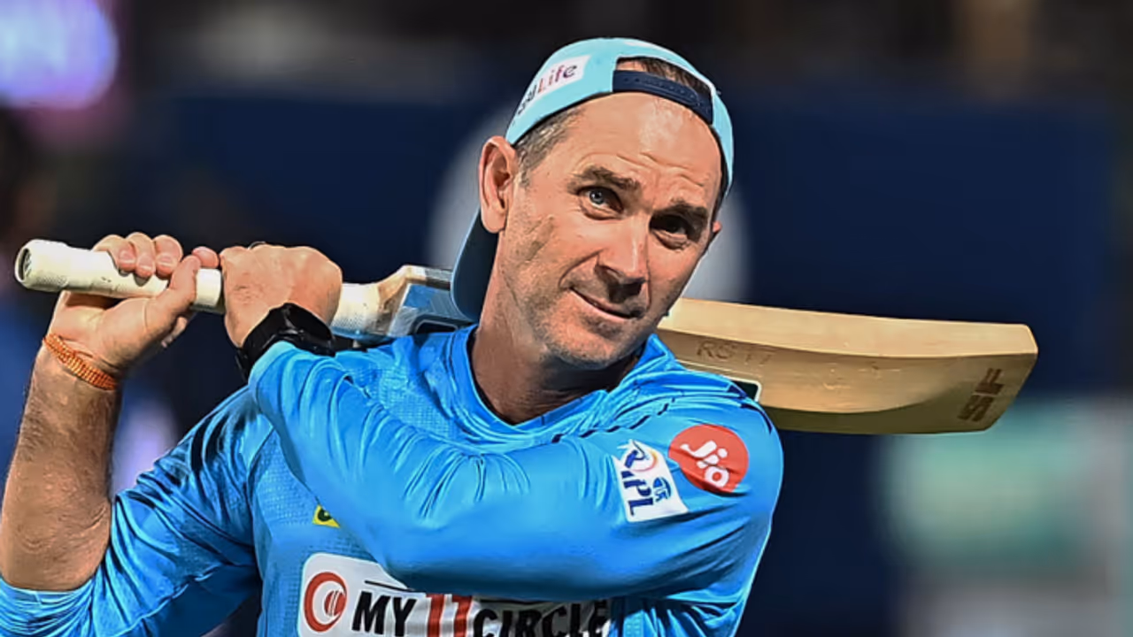 IPL 2025: Reporter's mom calls during Langer's press conference; LSG coach picks up in viral reaction (WATCH) IPL 2025: Reporter's mom calls during Langer's press conference; LSG coach picks up in viral reaction (WATCH)