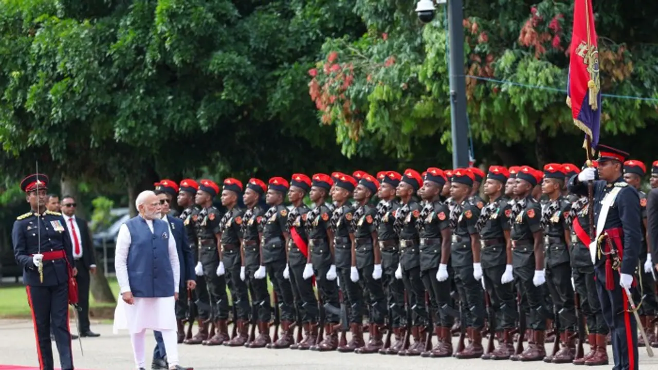 PM Modi receives historic guard of honour in Sri Lanka, meets President Dissanayake in Colombo (WATCH)