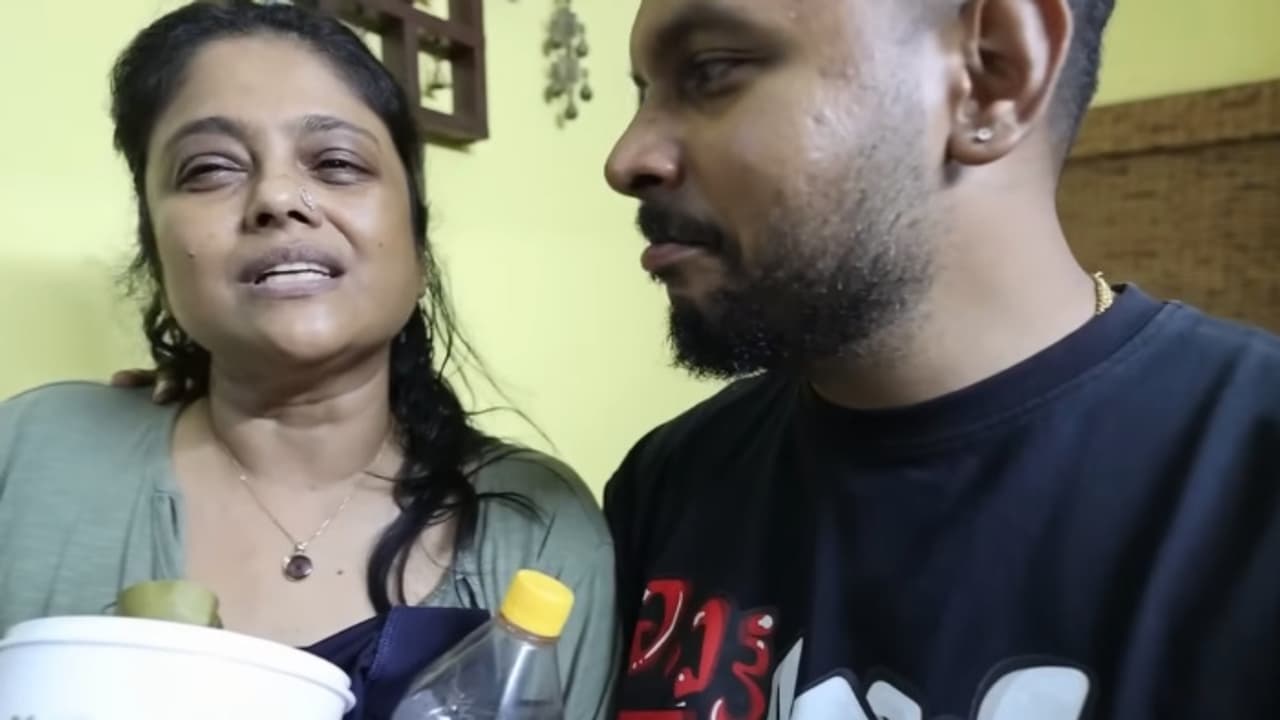 'കുമ്പിളപ്പം' നൽകി മഞ്ജു പിള്ളയുടെ പിണക്കം മാറ്റി കാർത്തിക് സൂര്യ; വീഡിയോ ശ്രദ്ധയാകര്‍ഷിക്കുന്നു