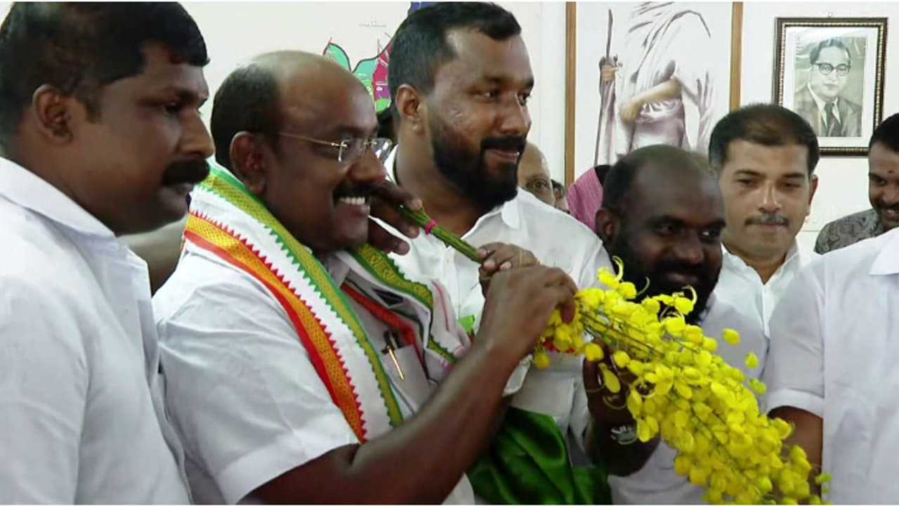 തൊടുപുഴ നഗരസഭ ഭരണം പിടിച്ച് യുഡിഎഫ്; കോണ്‍ഗ്രസിലെ കെ ദീപക് നഗരസഭ അധ്യക്ഷൻ