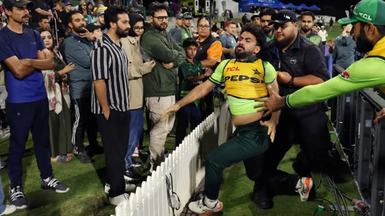 NZ vs PAK: Khushdil Shah gets into violent fight with fans after 3rd ODI at Bay Oval (WATCH) NZ vs PAK: Khushdil Shah gets into violent fight with fans after 3rd ODI at Bay Oval (WATCH)