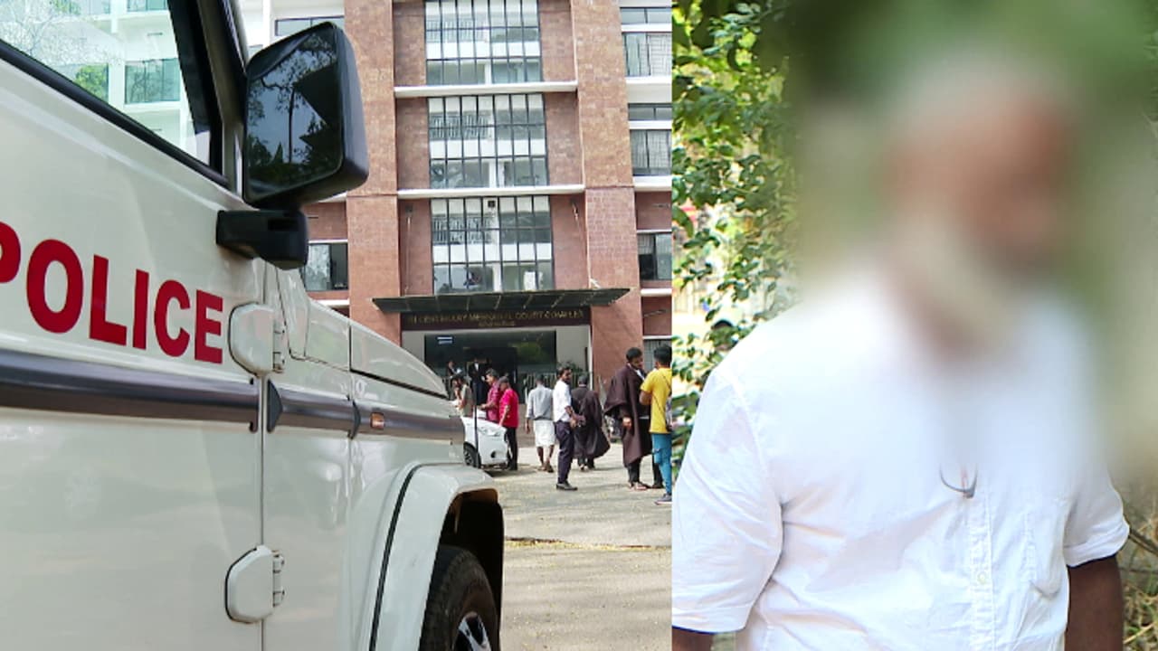 'അധ്യാപകന്റേത് പിതൃവാത്സല്യത്തോടെയുള്ള പെരുമാറ്റം'; പൊലീസ് എഴുതിത്തള്ളിയ പോക്സോ കേസിൽ നിർണായക ഉത്തരവ് 'അധ്യാപകന്റേത് പിതൃവാത്സല്യത്തോടെയുള്ള പെരുമാറ്റം'; പൊലീസ് എഴുതിത്തള്ളിയ പോക്സോ കേസിൽ നിർണായക ഉത്തരവ്