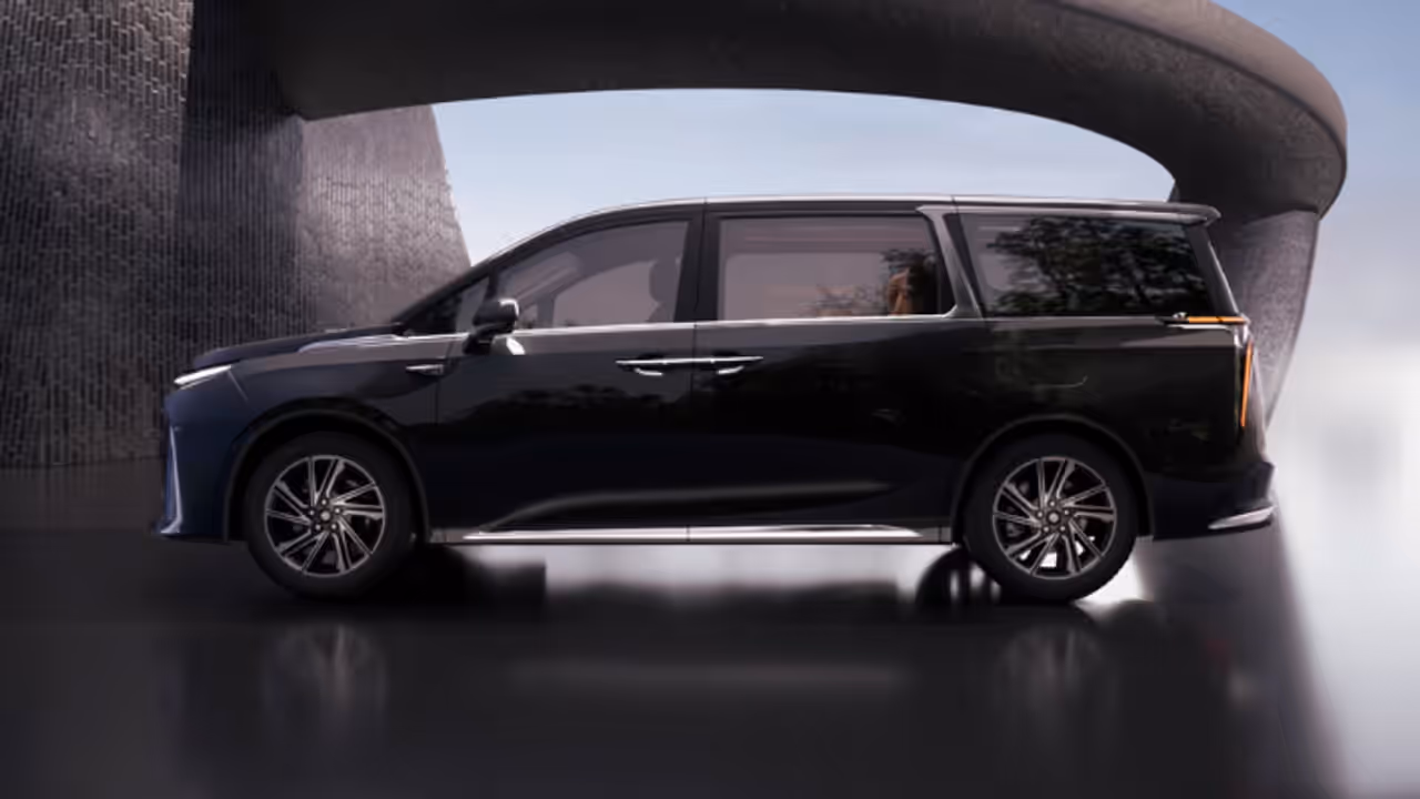 ആഡംബരത്തിന്റെ പുതിയ മുഖവുമായി ചൈനീസ് കമ്പനി, ടൊയോട്ട വെൽഫയറും കിയ കാർണിവലുമൊക്കെ പാടുപെടും! ആഡംബരത്തിന്റെ പുതിയ മുഖവുമായി ചൈനീസ് കമ്പനി, ടൊയോട്ട വെൽഫയറും കിയ കാർണിവലുമൊക്കെ പാടുപെടും!