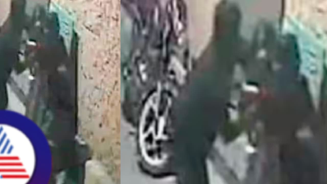 ಯುವತಿ ಮೇಲೆ ಎರಗಿ ಖಾಸಗಿ ಅಂಗಾಂಗ ಮುಟ್ಟಿದ ಕಿರಾತಕ; ಸಿಸಿಟಿವಿಯಲ್ಲಿ ಸೆರೆಯಾಗಿದೆ ಭಯಾನಕ ದೃಶ್ಯ! ಯುವತಿ ಮೇಲೆ ಎರಗಿ ಖಾಸಗಿ ಅಂಗಾಂಗ ಮುಟ್ಟಿದ ಕಿರಾತಕ; ಸಿಸಿಟಿವಿಯಲ್ಲಿ ಸೆರೆಯಾಗಿದೆ ಭಯಾನಕ ದೃಶ್ಯ!